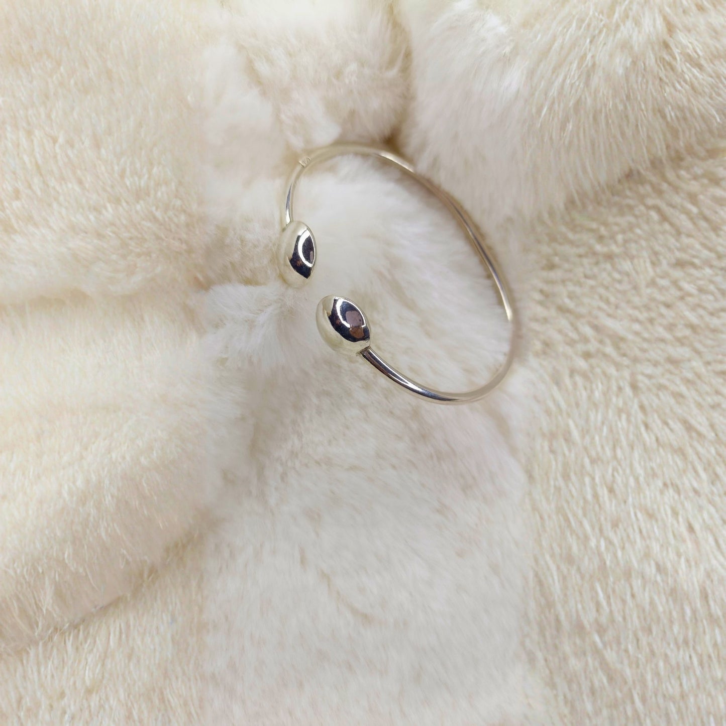 Puñera Abierto con Detalles en Plata