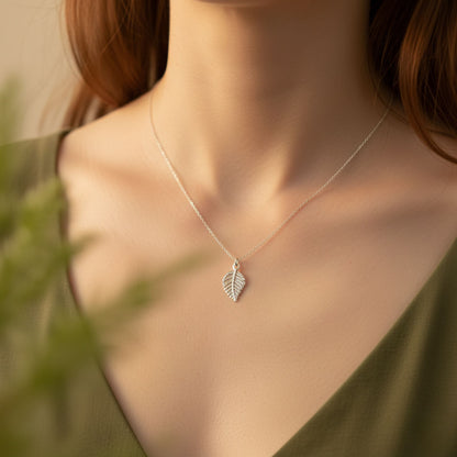 Collar Hoja Minimalista en Plata