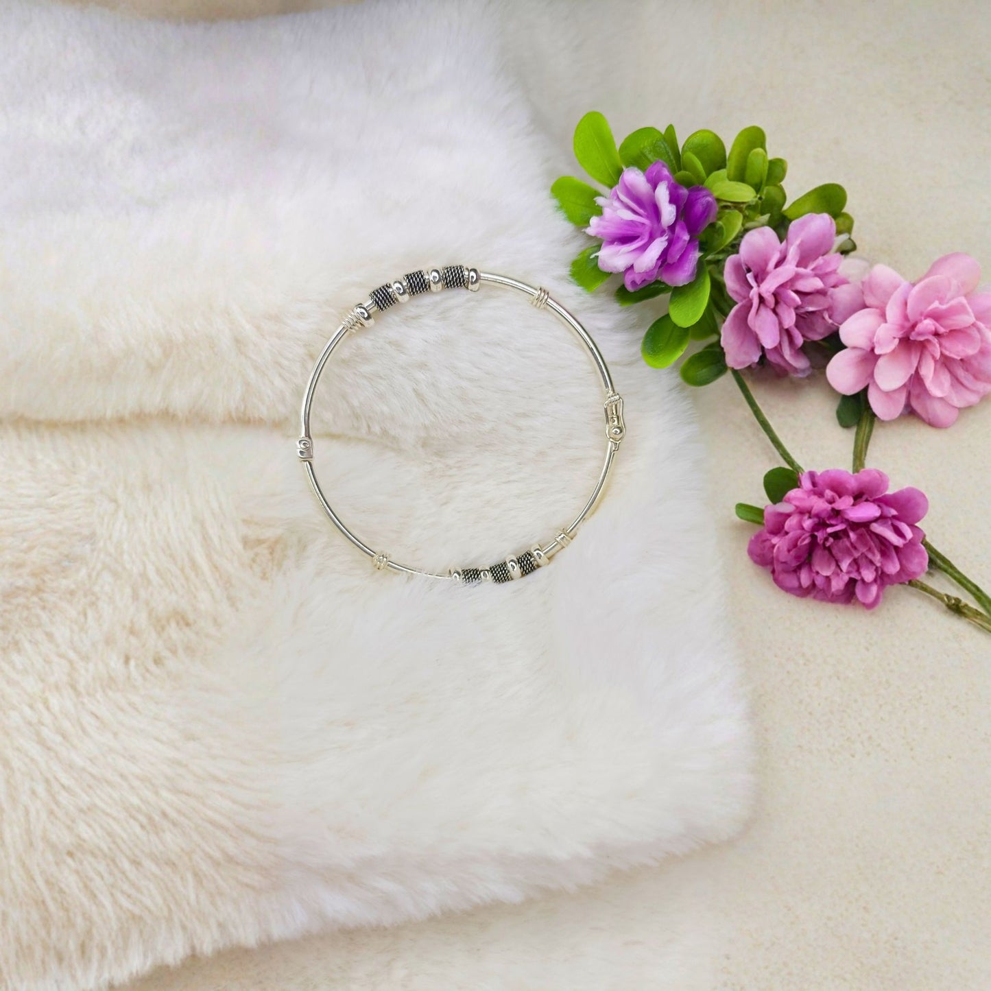 Puñera Bangle Texturizado en Plata