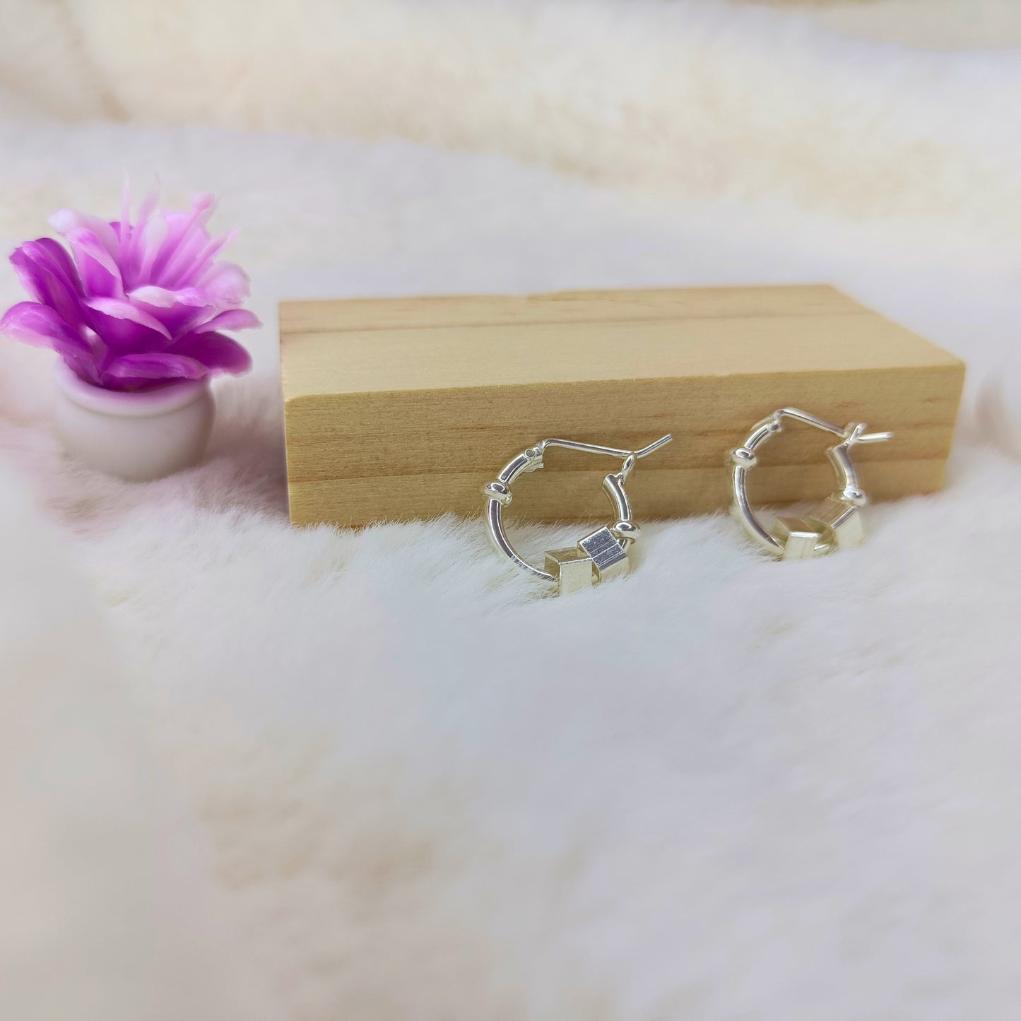 Argollas con Cubo en Plata