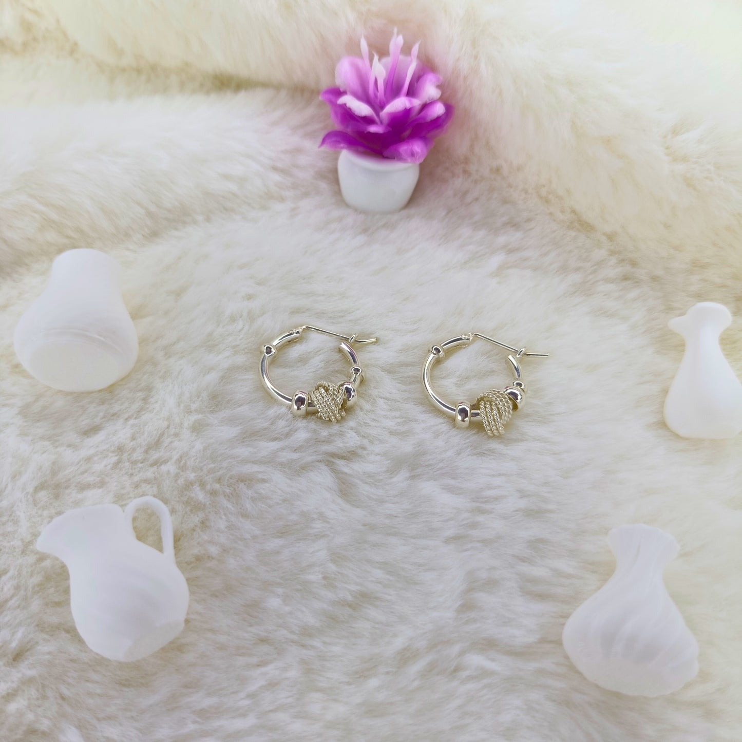 Aretes Aros con Nudo Texturizado en Plata