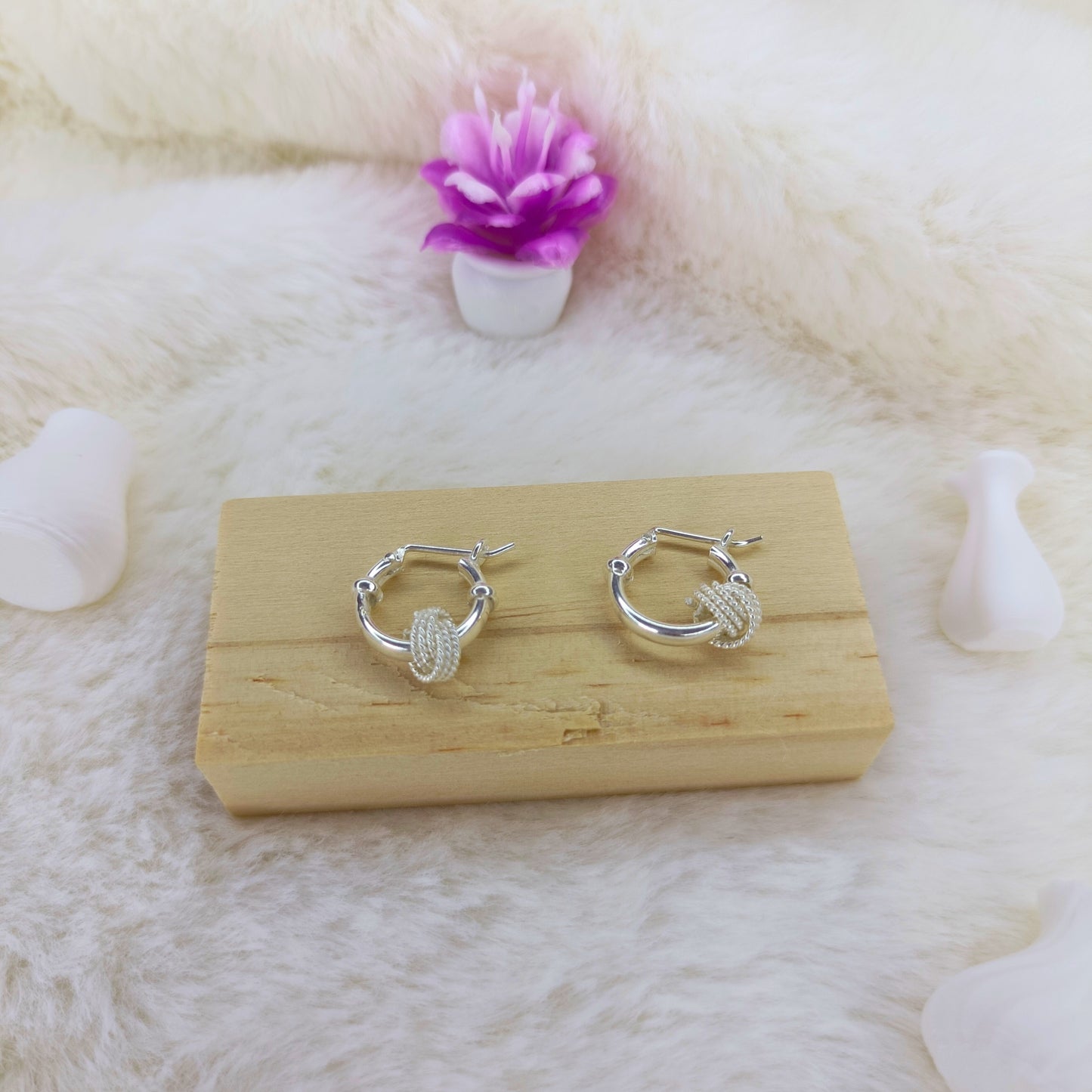 Aretes Aros con Nudo Texturizado en Plata