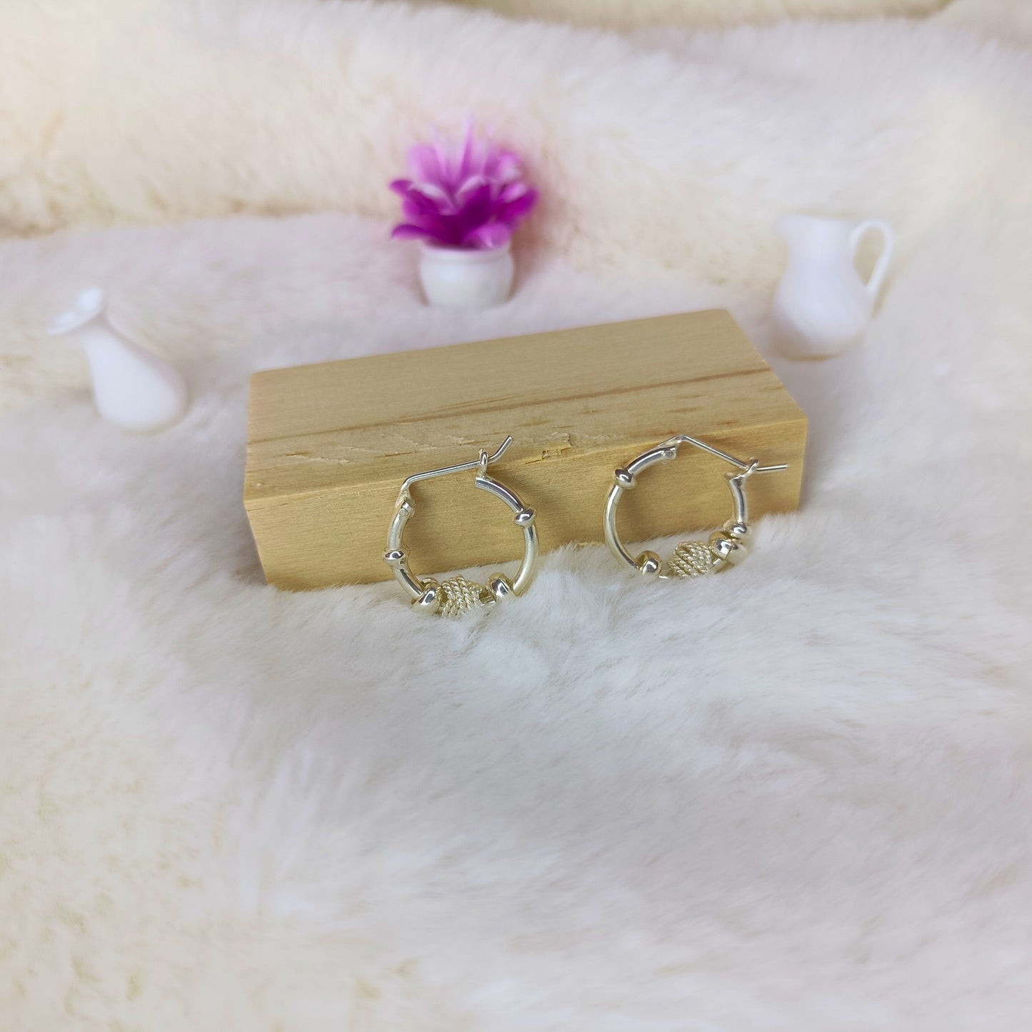 Aretes Aros con Nudo Texturizado en Plata