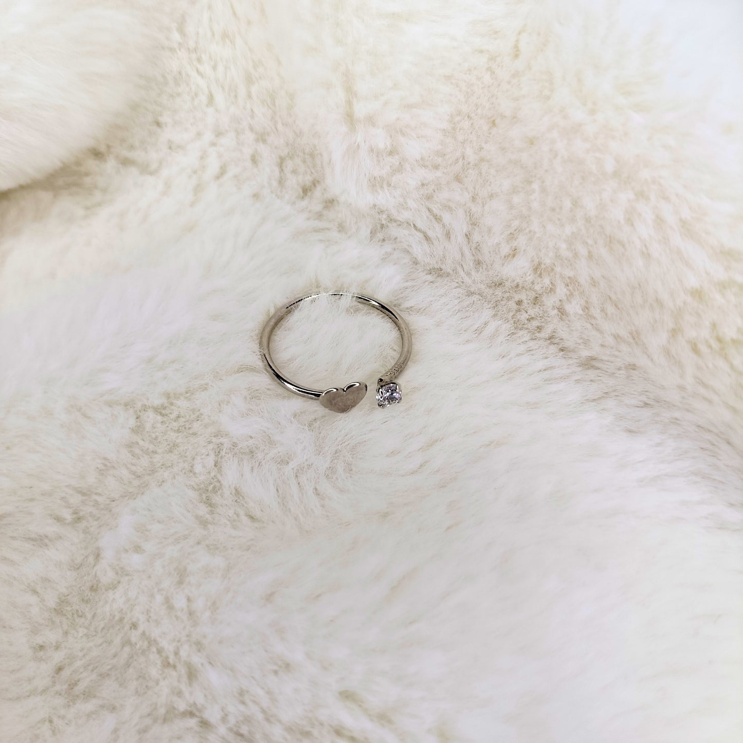 Anillo de Plata con Pedrería Corazón